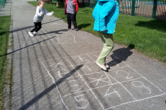 zabawy-ruchowe-na-powietrzu