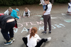 zabawy-z-kreda-na-powietrzu