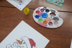 Balwan-malowany-farbami-i-patyczkami